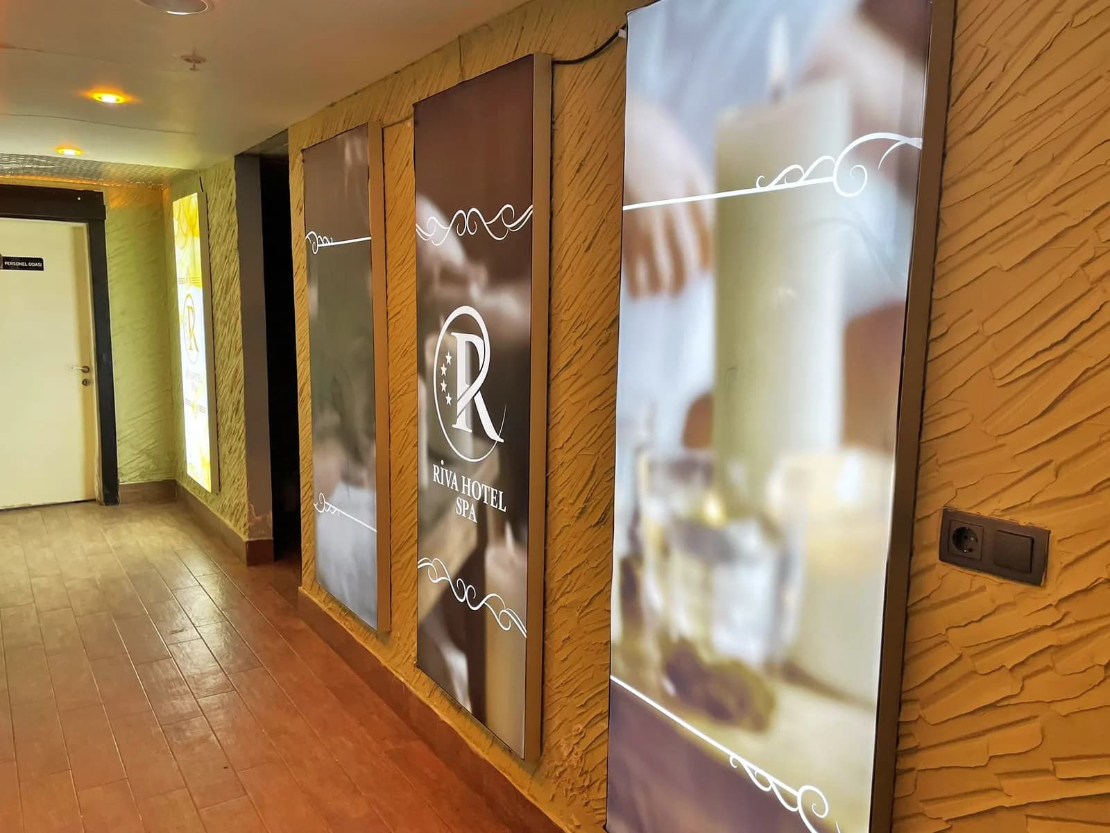 Riva SPA Ankara ahşap koridor