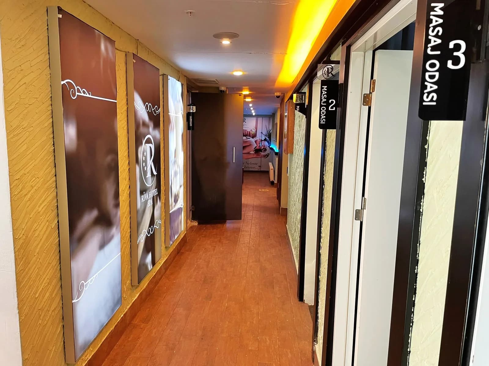 Riva SPA Ankara koridor ve oda kapıları