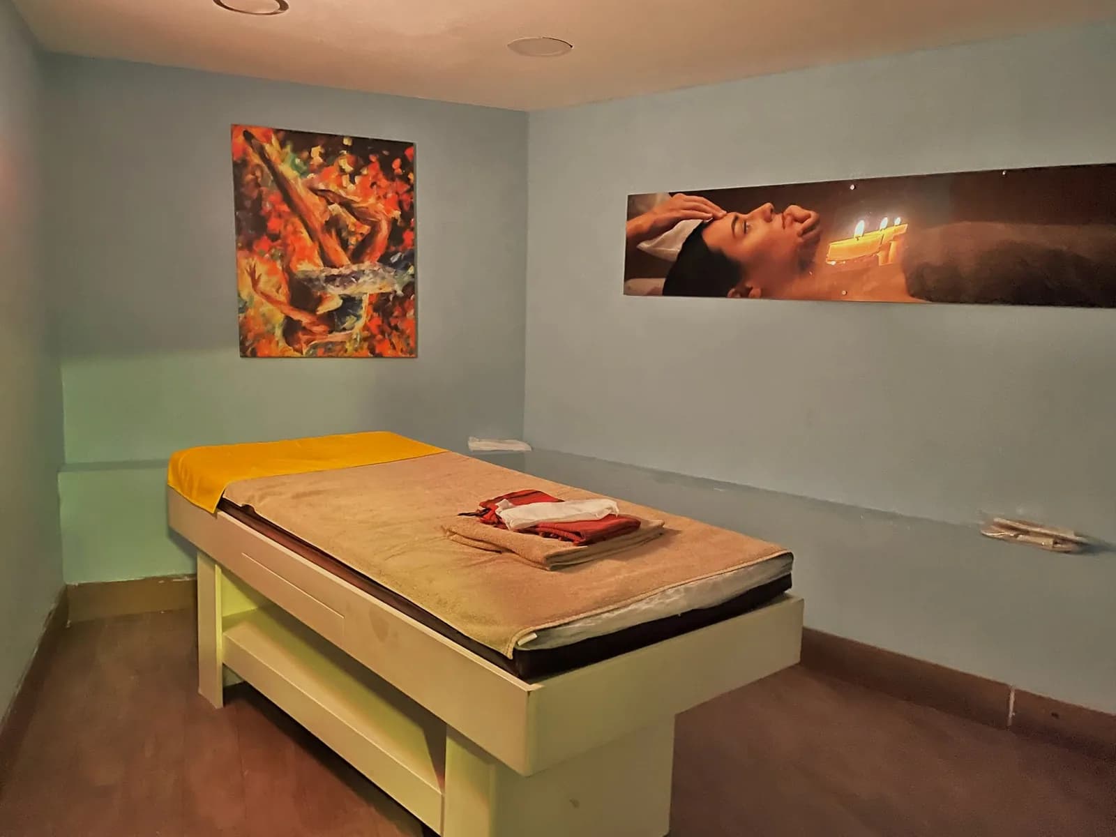 Riva SPA Ankara ahşap detaylı masaj odası
