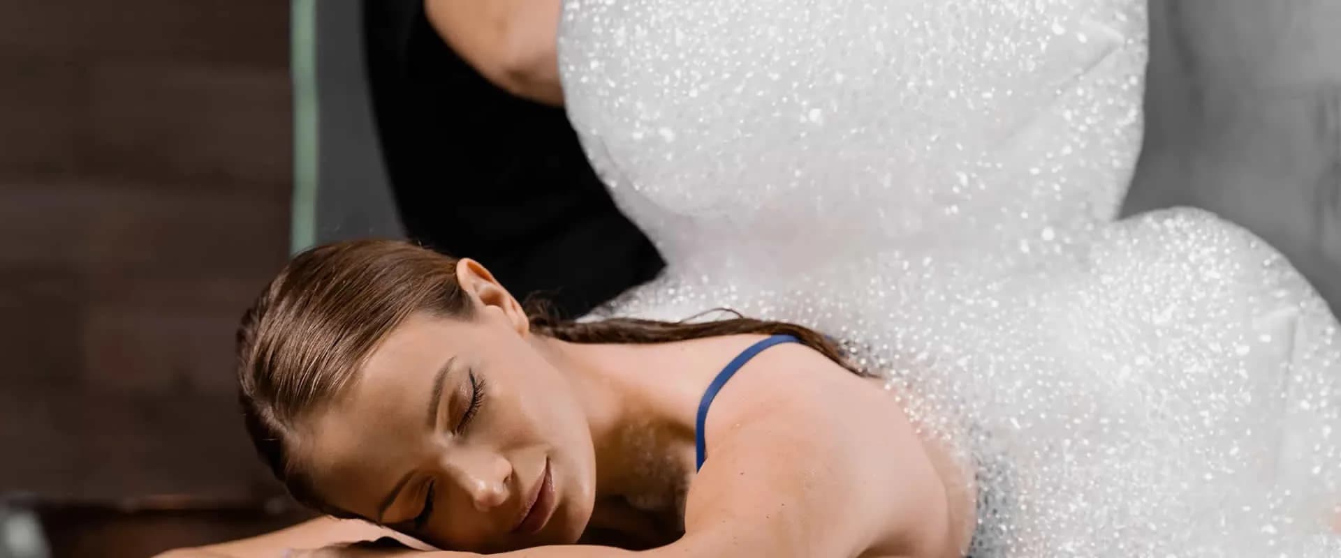Riva SPA Ankara'da sırt masajı uygulaması